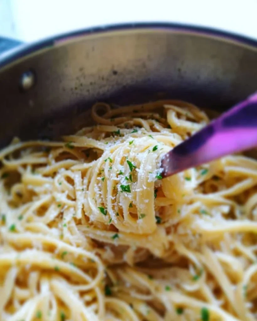 Creamy One Pot Garlic Parmesan Pasta with fresh garlic and Parmesan cheese